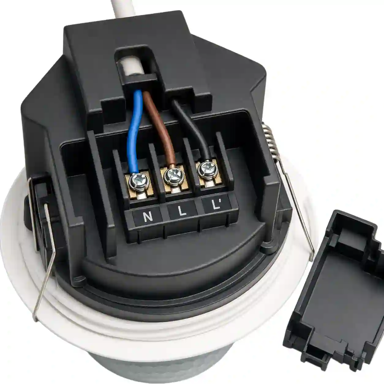 Detail svorkovnice detektoru LUX PD3 při instalaci